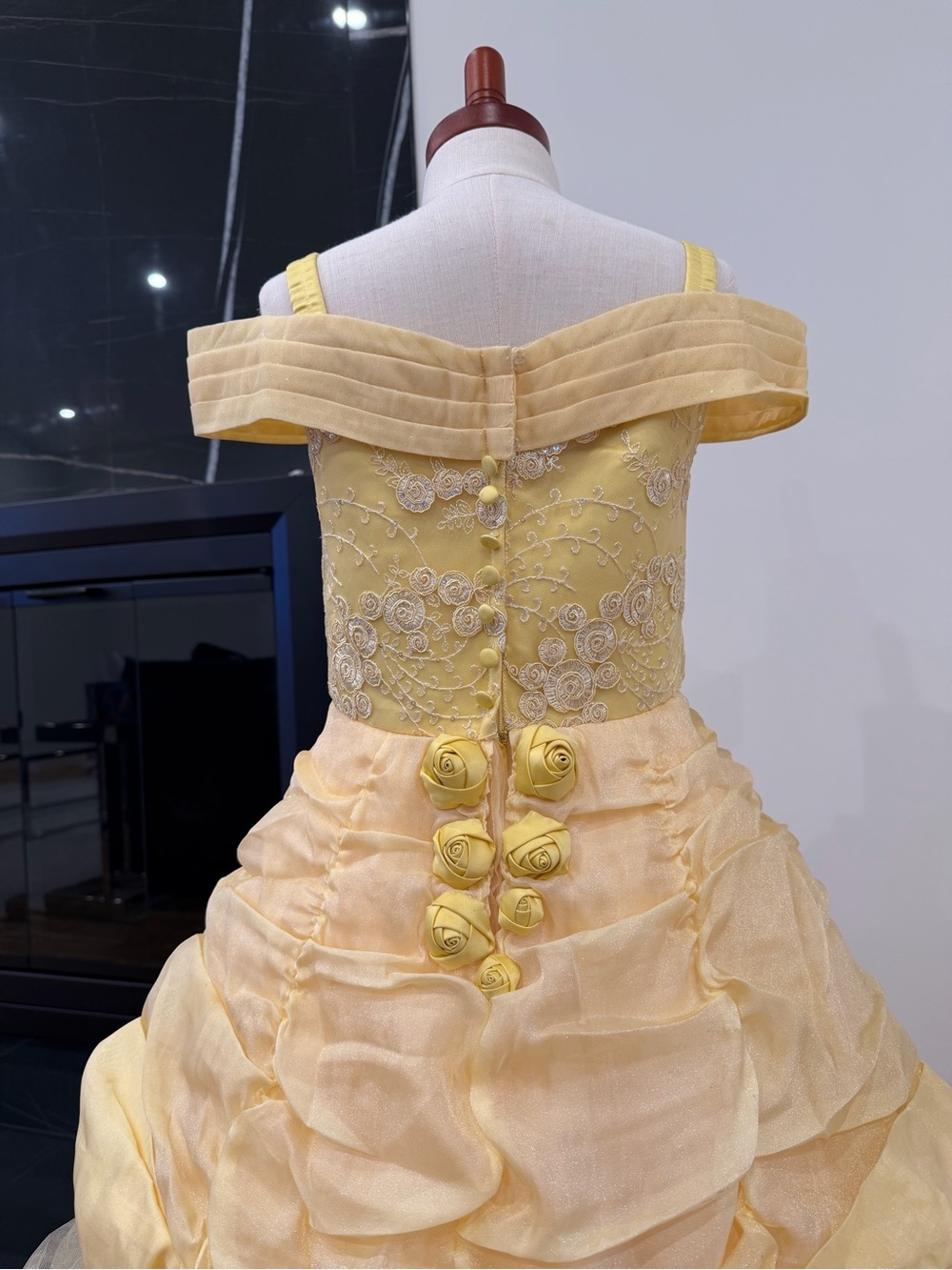 Disney princess signature collection Belle - Picture 2 of 10